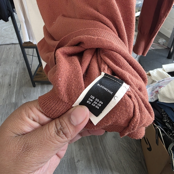 BloomChic Rust Sweater - Picture 3 of 3